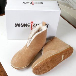 Minnetonka women's Tucson bootie size 9M